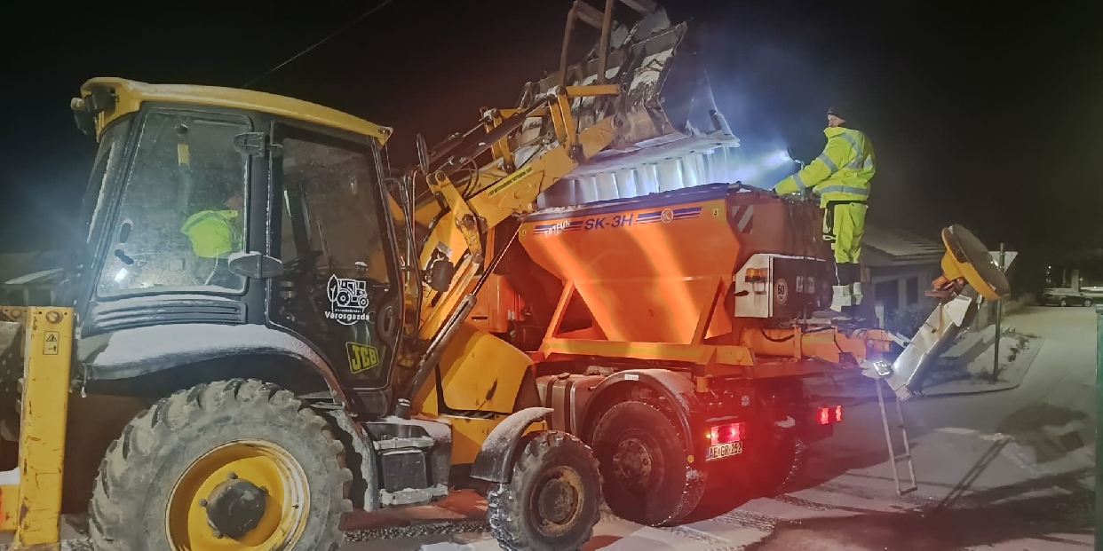 Ismét hóesés kezdődött térségünkben, ezért kérünk mindenkit, hogy fokozott óvatossággal közlekedjen