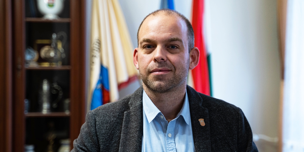 Miniszterelnöki látogatás, beruházások tervezése - Interjú dr. Fetter Ádám polgármesterrel