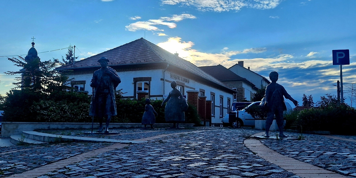 Forró, napos napok elé nézünk