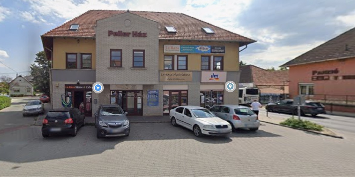 Parkolójel-felfestés a Peller Ház előtti közterületen