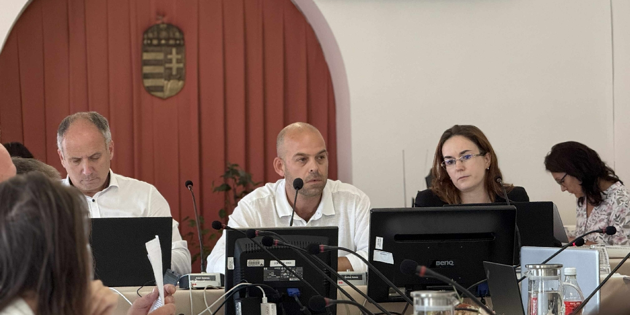 Rendkívüli testületi ülés lesz Vörösváron