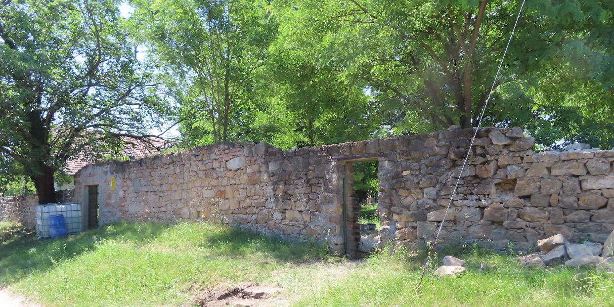 Felújítják a zsidó temető kerítését