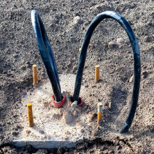 Útfelbontás az Akácfa köz környékén – földkábel fektetés indul