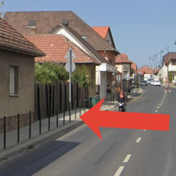 Ideiglenes járdalezárás a Fő út mentén