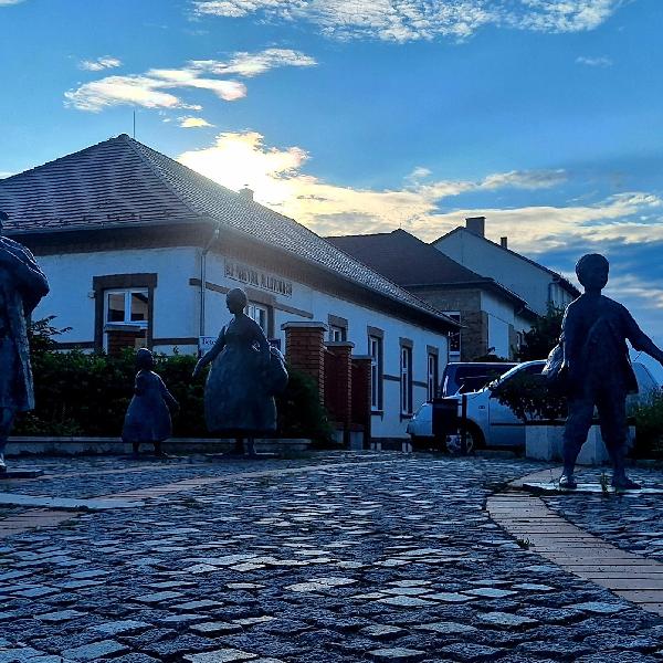 Forró, napos napok elé nézünk