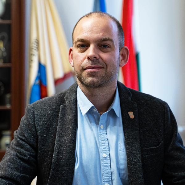 Miniszterelnöki látogatás, beruházások tervezése - Interjú dr. Fetter Ádám polgármesterrel