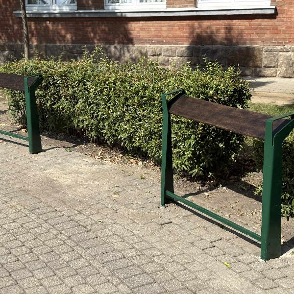 Új állópadok a Vásár téren