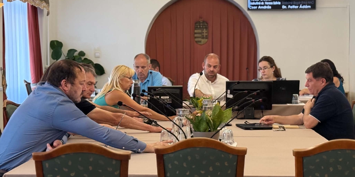 Képviselő-testületi ülést tartunk csütörtök délután Vörösváron - meghívó 