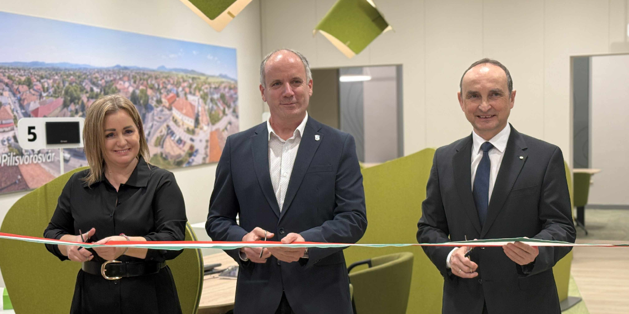 Hivatalosan is átadták az OTP Bank megújult pilisvörösvári fiókját
