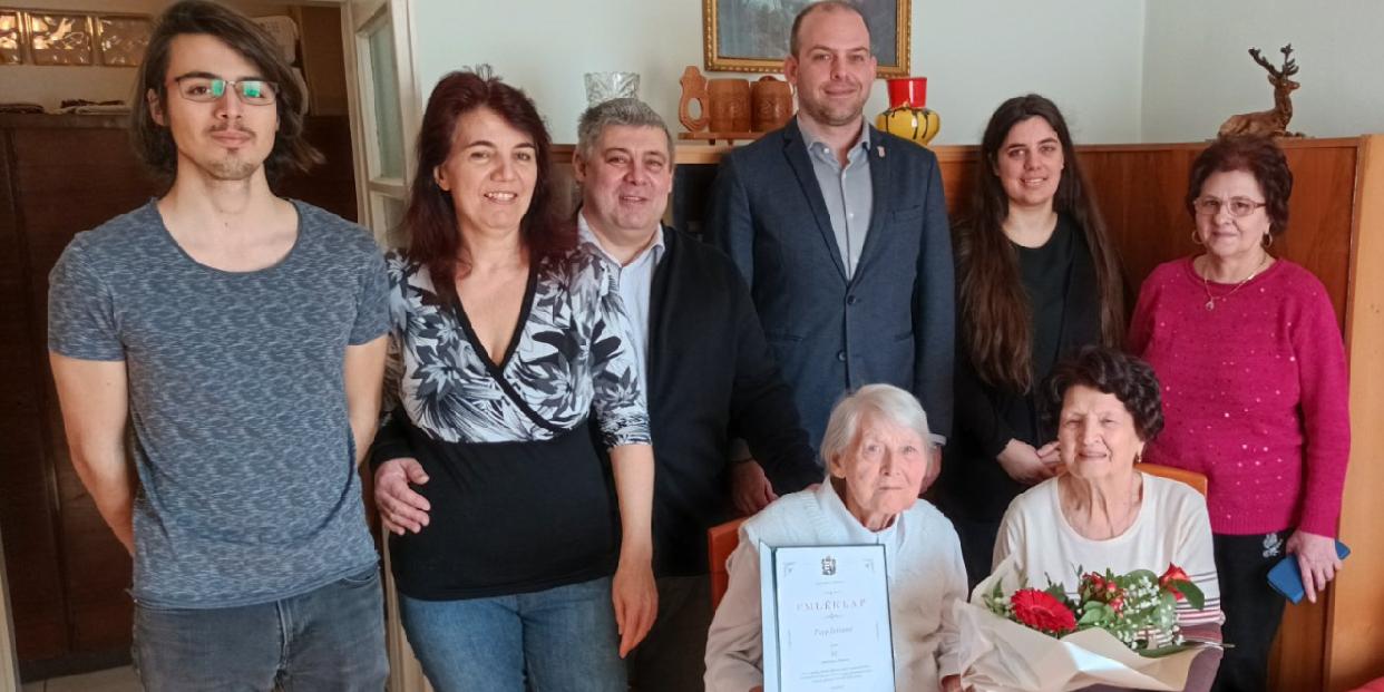 90. születésnapja alkalmából köszöntötték Marika nénit