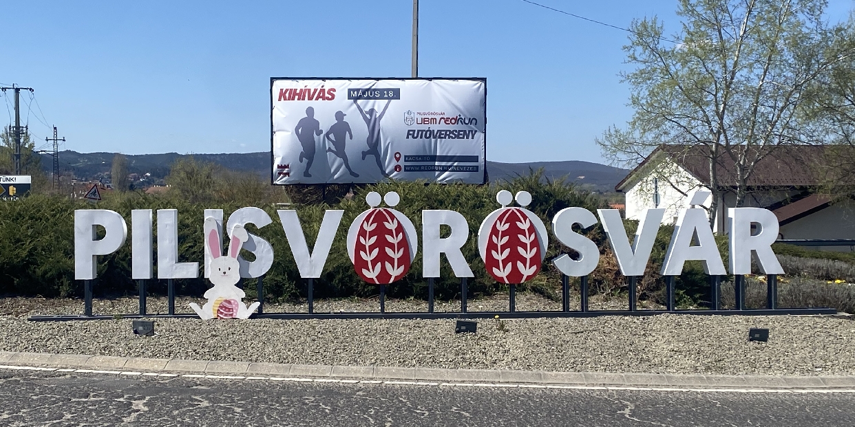 Húsvéti díszbe borult a város 