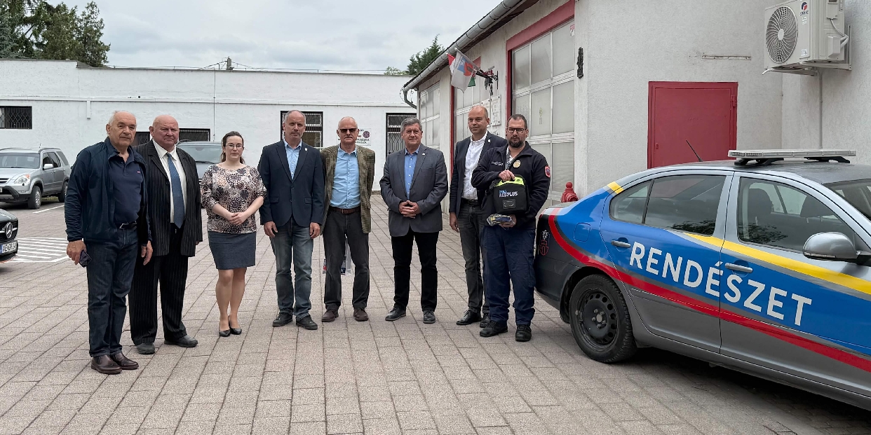 Defibrillátor került a városi rendészautóba