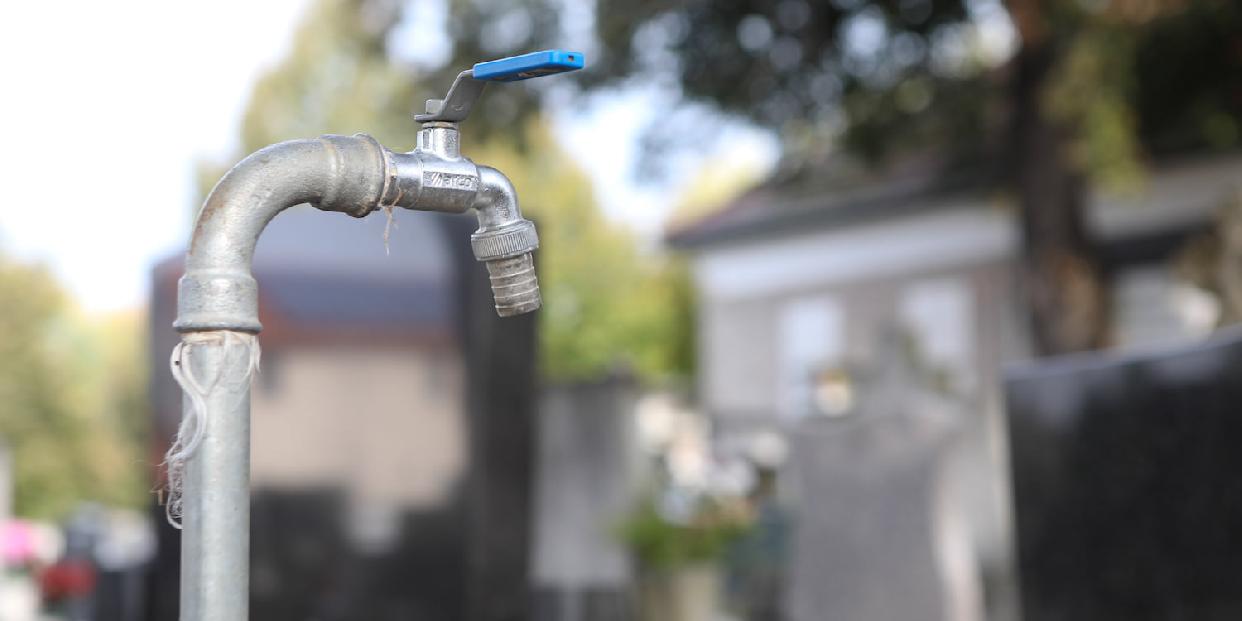 Elzárják a temetői csapokat és köztéri ivókutakat