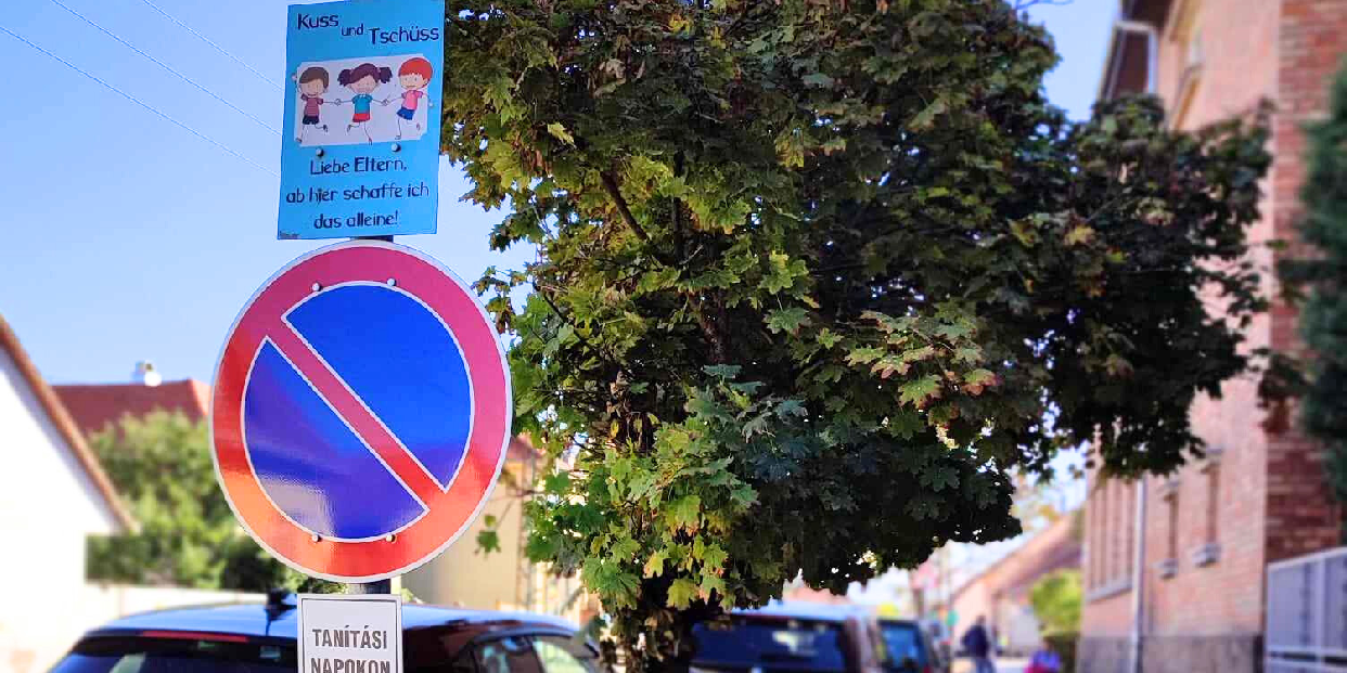 „Kuss und Tschüss” parkolási rendszer a Szabadság utcában is