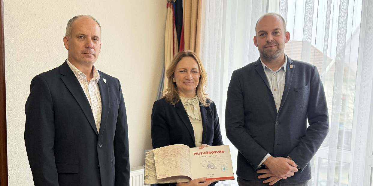 Bemutatkozó látogatáson járt Bujdosó Andrea a Pilisvörösvári Polgármesteri Hivatalban