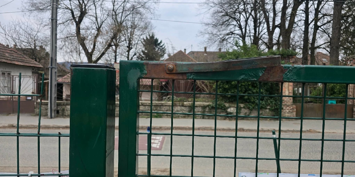 Fokozott figyelmet kérünk a Rákóczi utcai játszótérnél