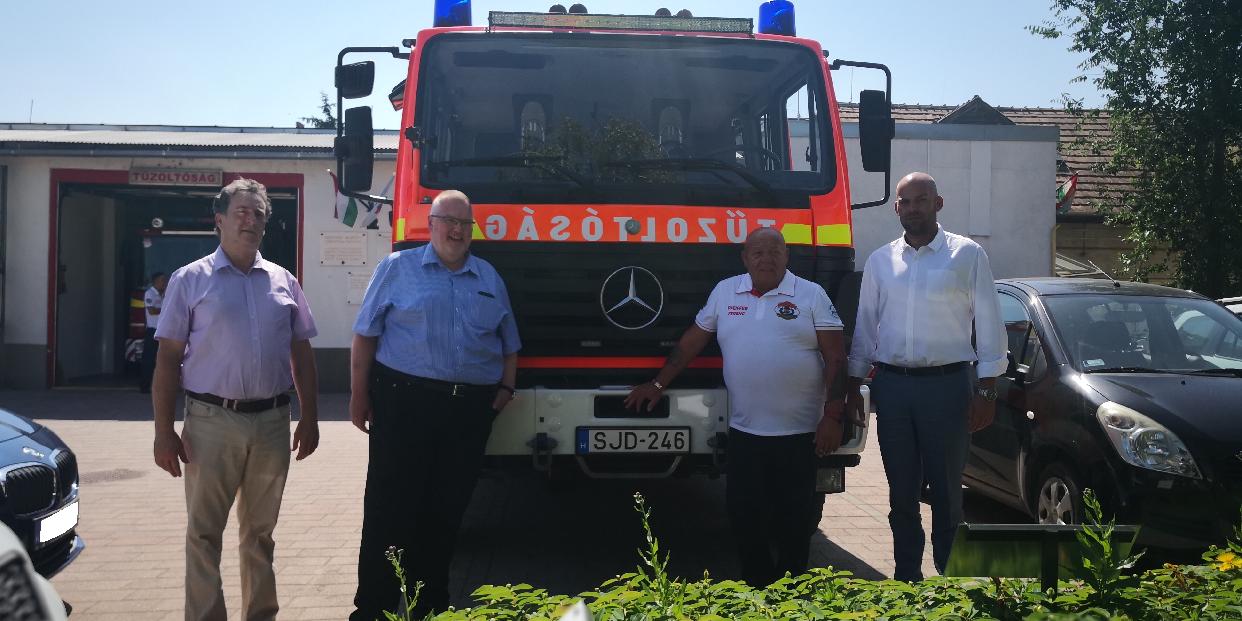 Új tűzoltóautót kaptak a pilisvörösvári önkéntes tűzoltók
