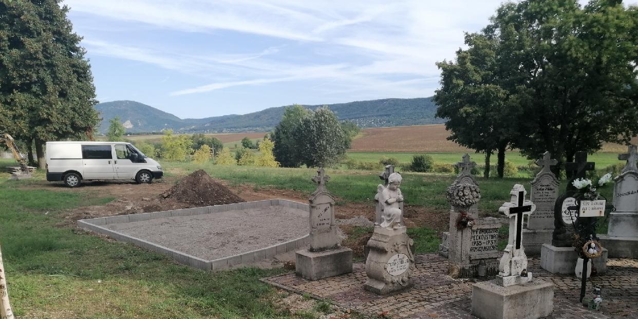 Méltó helyre kerülnek a régi sváb sírkövek