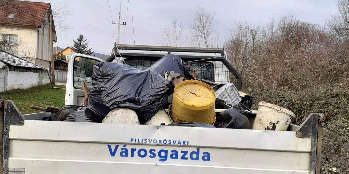 Újabb 20 köbméter illegálisan lerakott hulladéktól szabadult meg Pilisvörösvár
