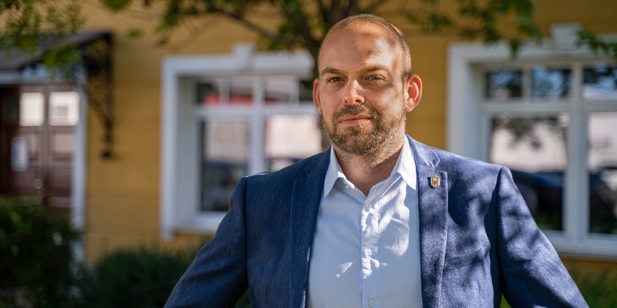 Ravatalozó, Gradus, lemondások - interjú Fetter Ádám polgármesterrel