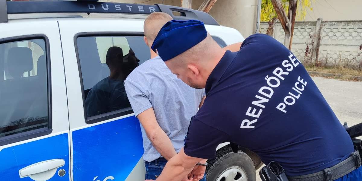 Elkapták a pilisvörösvári rendőrök a buszon önkielégítést végző férfit