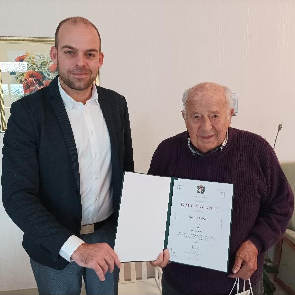 Müller Marci bácsit 90. születésnapján köszöntötte Fetter Ádám polgármester 