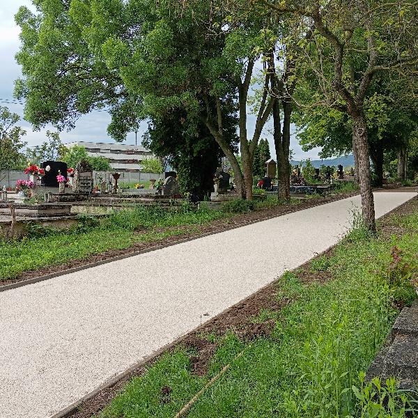 Hamarosan kész a temetői járda – jön a folytatás!