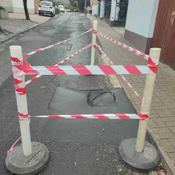 Beszakadt az aszfalt az Árpád utcában