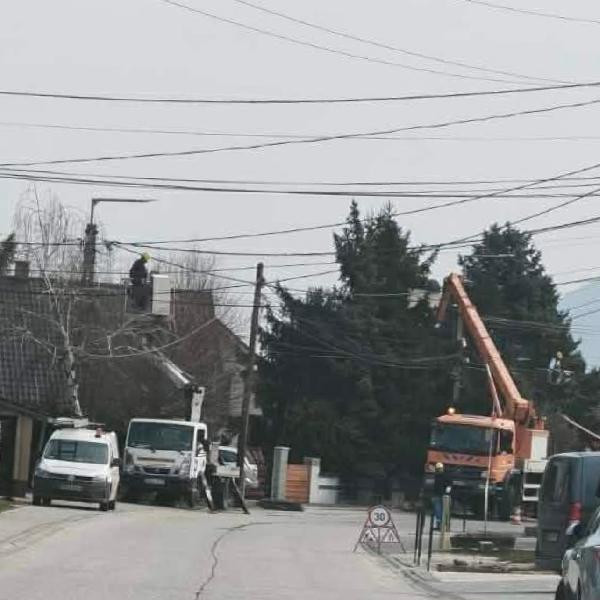 Villanyoszlopcsere zajlik több utcában