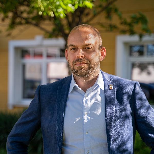 Ravatalozó, Gradus, lemondások - interjú Fetter Ádám polgármesterrel
