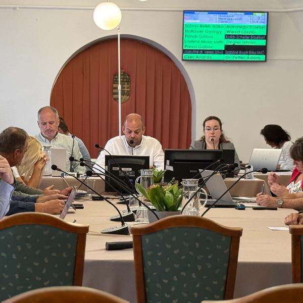 Ezek voltak napirenden a rendkívüli testületi ülésen