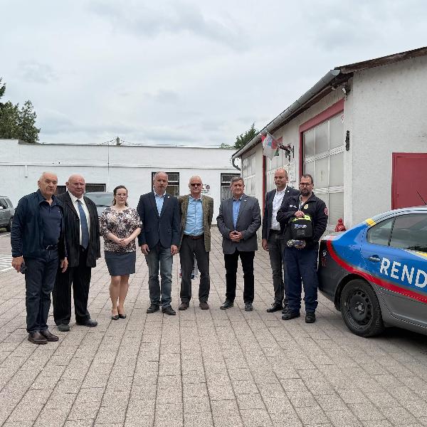 Defibrillátor került a városi rendészautóba