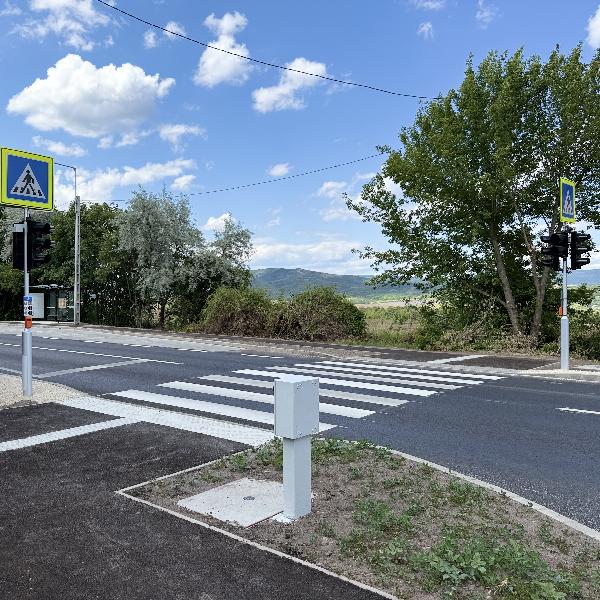 Hivatalosan is átadták a két új gyalogátkelőhelyet a 10-es úton